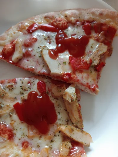 Anonim5 - #przegryw pizza po chuopsku #jedzzwykopem #pizza