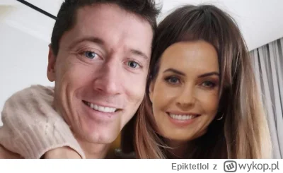 Epiktetlol - Podróżnik w czasie przesuwa krzesło. 
Robert Lewandowski, napastnik Real...