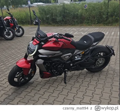 czarny_matt94 - Mam zasadę, że na cudzych motocyklach i kobietach nie jeżdżę. Ale, że...