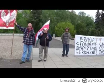 luneczek21 - @Mirste ten siwy dziad w czerwonej kurtce to cały czas chodzi za ambasad...