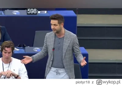 piotyr18 - @GarbatyNosek2 
Prince dres