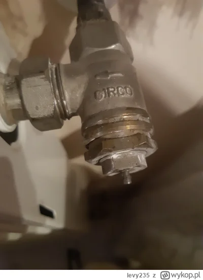 levy235 - Pomóżcie, szukam głowicy termostatycznej tego typu do grzejnika, a w sklepa...