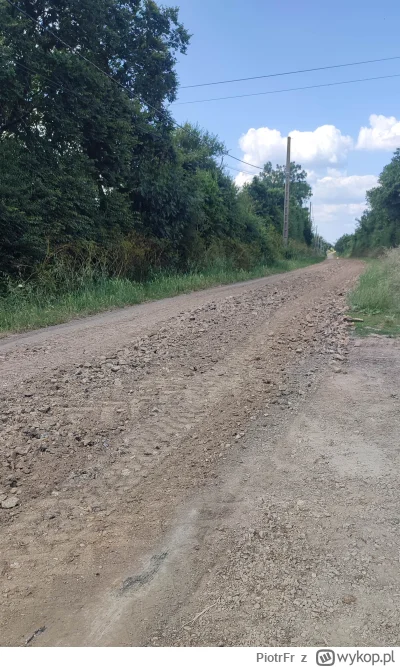 PiotrFr - Drogę mi zaorali. Albo zrobią nową, albo posadzą kukurydzę ( ͡° ͜ʖ ͡°)

#fr...