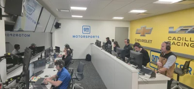 Gieekaa - Podobno Cadillac przeprowadził symulację wyścigu z kierowcą w symulatorze t...