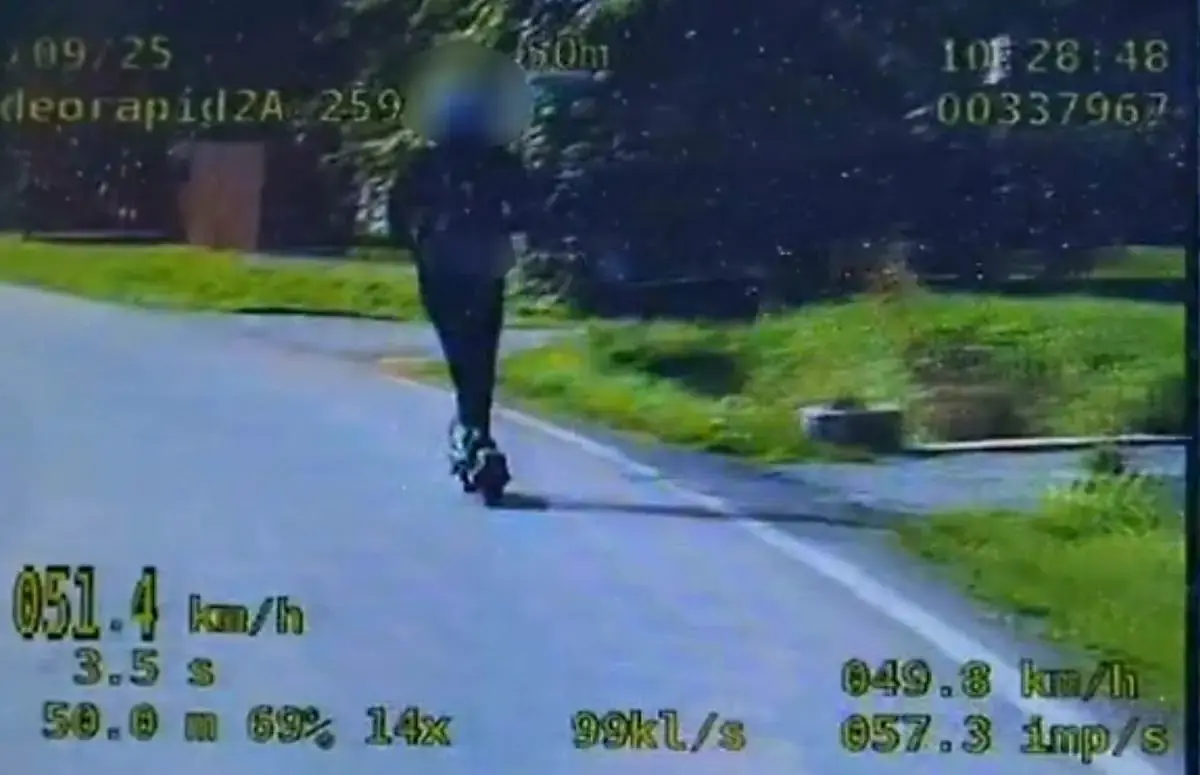 Małolat pędził na hulajnodze ponad 50 km/h! Będzie Sąd Rodzinny