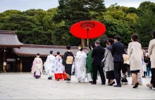 Japończycy z niskimi dochodami rzadko biorą ślub. Rząd: ważne jest podniesienie
