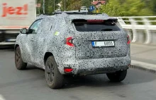 Dacia Duster III generacji z tajemniczym osprzętem przyłapana w Pradze!