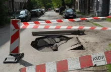 W Łodzi zapadła się jezdnia. Wielka dziura w ulicy Praskiej