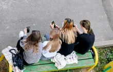Czy smartfony naprawdę niszczą psychikę naszych dzieci?