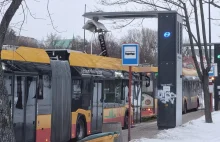 Warszawa. Śnieg przeszkadza w ładowaniu elektrycznych autobusów