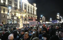 Dlaczego stajemy się coraz bardziej radykalni? Wyniki badań.