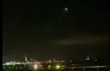 Wideo pokazujące niezidentyfikowane drony na lotnisku w Kopenhadze