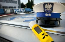 Chciał być miły dla policjantów i podjechał się przywitać. Wyciągnęli alkomat