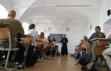 Koniec religii w szkołach? Polacy idą o krok dalej niż nowa minister edukacji