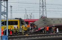 Zderzenie pociągu z szynobusem w Gdyni. Są ranni.