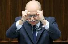 Rozliczenia PiS już nie grzeją respondentów. Najnowszy sondaż