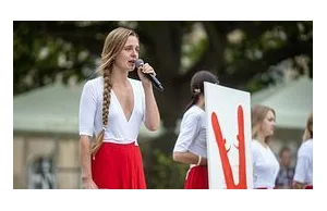 Chce aborcji do 9 miesiąca i rozbiórki muru. Nie chce jej PO, ale chce Biedroń