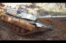 M1 Abrams utknął w błocie
