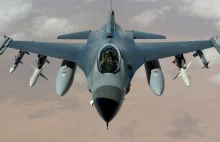 "FT": USA przygotowują się do przeniesienia F-16 na Ukrainę