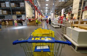 Dostawca Ikei zamyka fabrykę, polscy meblarze zwalniają pracowników.
