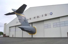Zaplecze dla potężnych maszyn: drzwi hangaru na miarę C-17 Globemaster III