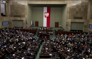 Zaskakujący sondaż. Konfederacja staje się trzecią siłą.