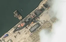 Korea Północna - okręt wojenny przewrócił się po wodowaniu.