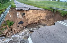 Ogromna wyrwa na drodze wojewódzkiej. "To tragedia dla mieszkańców"