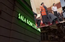 Aktywistki chciały zepsuć koncert w Filharmonii Narodowej. Orkiestra grała dalej