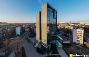 Zamienią biurowiec w mieszkania. Trwa remont ponad 50-metrowego wieżowca w Łodzi