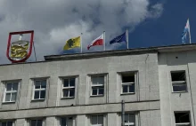 Flaga województwa pomorskiego zastąpiła ukraińską na dachu Urzędu Miasta Gdyni
