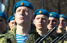 Rosjanie aresztują mężczyzn na okupowanych terenach i zmuszają ich do służby woj