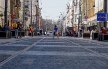 Zboczeniec obnażał się w centrum Katowic. Pogonili go przechodnie