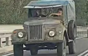 Strażacy w pościgu. Pojechali do płonącego auta, kierowca ruszył i zaczął ucieka