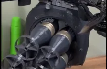 Drony na Ukrainie z rewolwerowym mechanizmem do zwalniania ładunków.