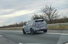 Nowa Dacia Duster przyłapana na autostradzie w Rumunii. Co udało się sfotografow