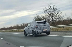 Nowa Dacia Duster przyłapana na autostradzie w Rumunii. Co udało się sfotografow