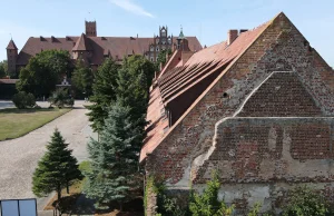 Zamek w Malborku: odbudowa średniowiecznych budynków