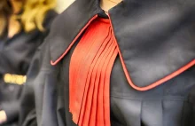 Noworodek zakopany żywcem na posesji. Szokujące ustalenia prokuratury