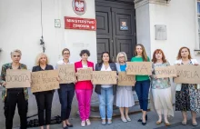 Barbarzyńskie prawo antyaborcyjne w Polsce.Życie i zdrowie kobiet jest zagrożone