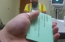 Teczowa policjantka znęca się nad "robolem" który spóźnił się na uroczystość ...