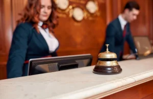 Jak się pracuje na recepcji w hotelu? Opowieści zatrudnionych zaskakują