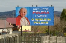 TVPIS reklamuje: Baner w obronie papieża Jana Pawła II