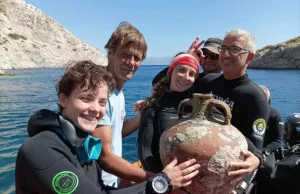 Podwodni archeolodzy odkryli duże skupisko amfor we wraku bizantyjskiego statku
