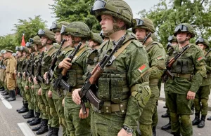 Białoruscy więźniowie będą mogli służyć w armii.