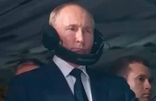 Putin nie wymyślił, jak założyć słuchawki.