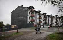 Deweloper nie przekazał aktu i zadłużył mieszkania