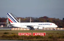 Wczoraj Francja oficjalnie ustanowiła zakaz krótkich lotów. Nie obejmuje "elit".
