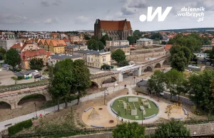 Figurka Matki Bożej skradziona i powieszona niczym wisielec na rusztowaniu