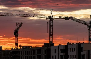 "Sytuacja jest wymagająca". Zyski dużego "polskiego" dewelopera spadły o 30%